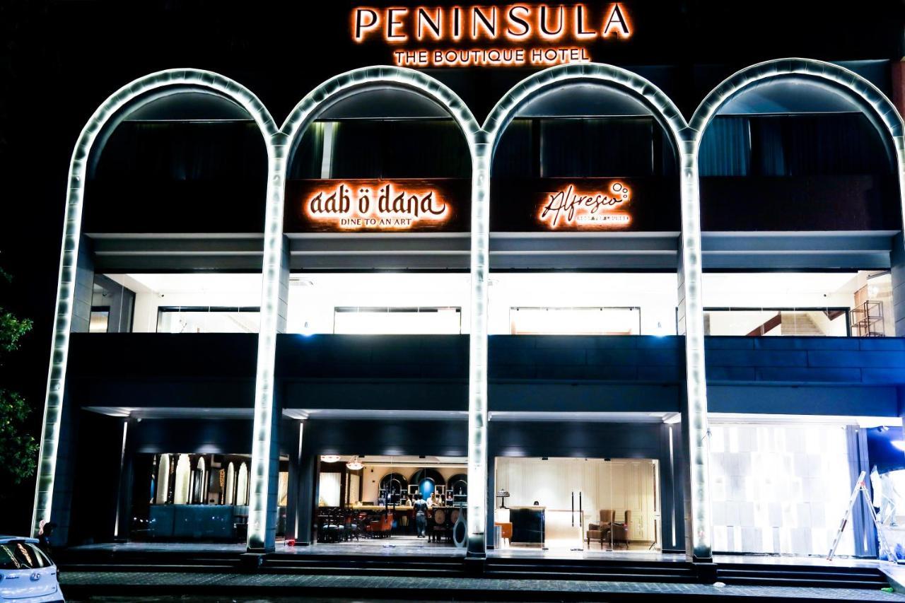 Hotel Peninsula Panchkula Exteriér fotografie
